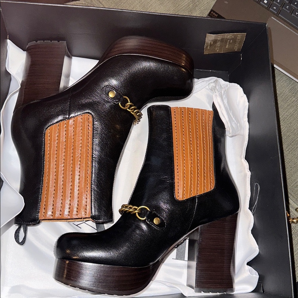 New in box - COACH Chelsea Platform Chunky boot - Picture 4 of 8